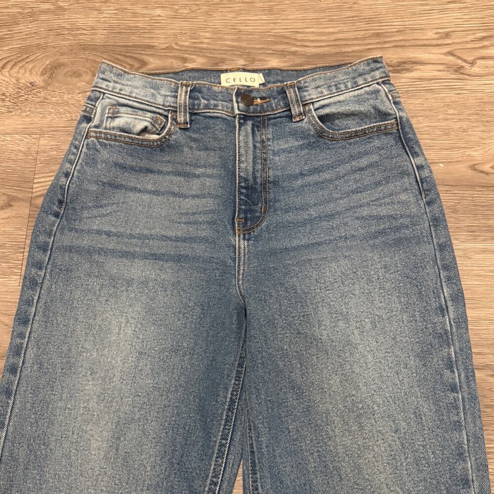 Cello High Rise Straight Leg Cropped Mom Jean 28x27 Chic Casual Classic Modern - Picture 4 of 9